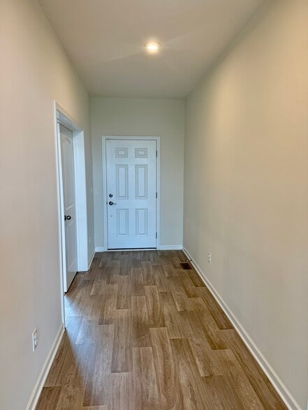 Foyer - 2062 Broccoli Dr
