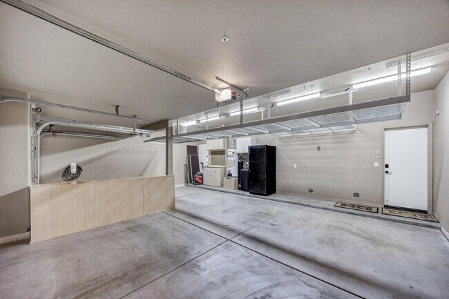 Building Photo - 13744 E Lupine Ave