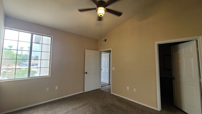 Building Photo - Upstairs 3 Bedroom condo