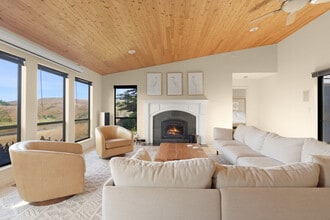 Building Photo - 112 Duck Ct