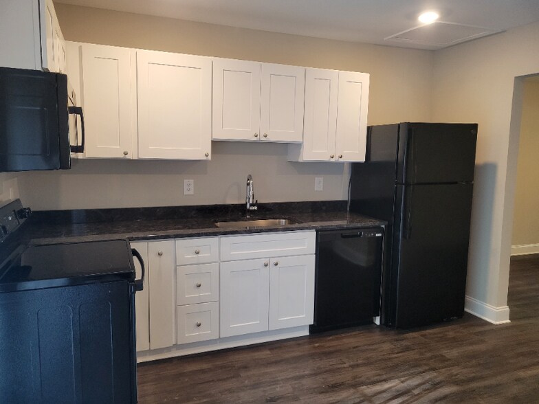 Building Photo - 283 N Warren St