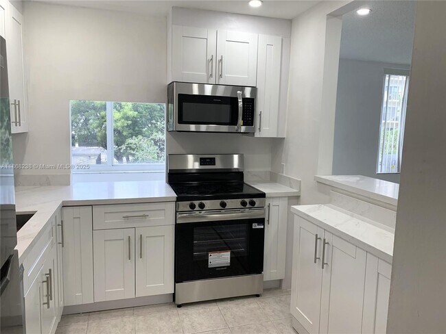 Building Photo - 250 180th Dr