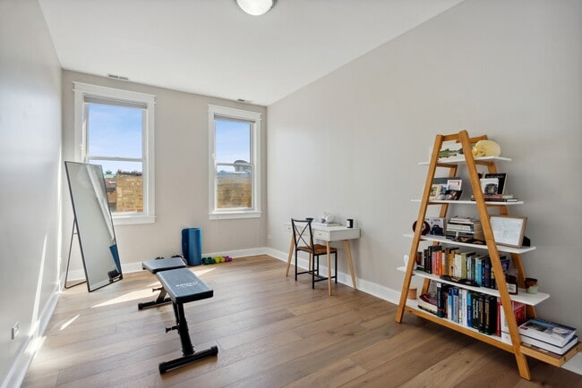 Building Photo - 1243 N Wolcott Ave