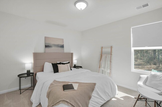 Building Photo - Bright & Welcoming 5-Bedroom Home in Richmond Hill, GA