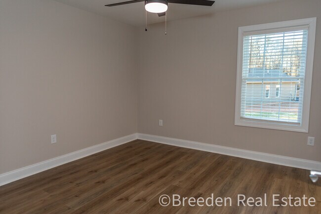 Building Photo - 804 5th Ave SW