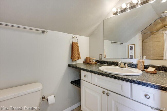 Building Photo - 1460 Cole St