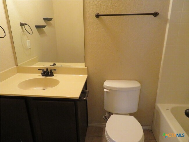 Building Photo - 554 Creekside Cir