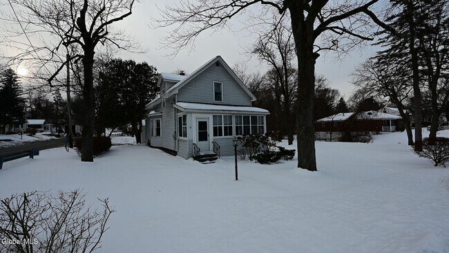 Building Photo - 11 Brayton St