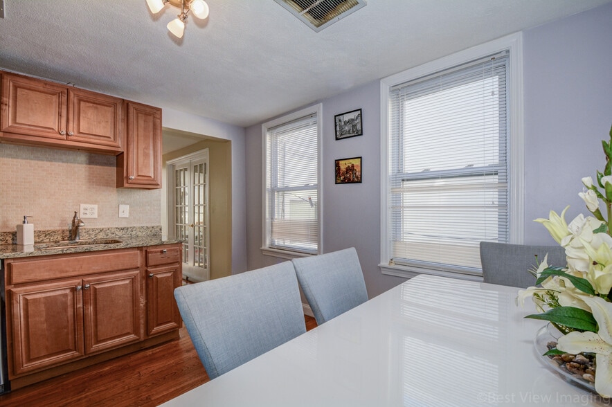 Building Photo - 292 D St