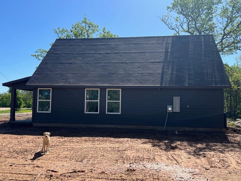 Building Photo - 10733 Shady Oaks Dr