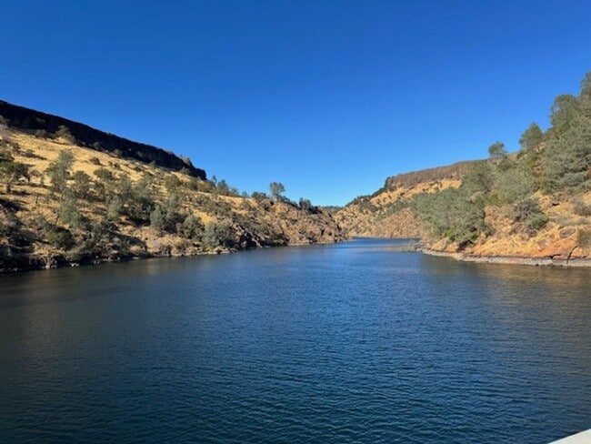 Building Photo - Home located in a gated Lakefront community with 3 swim areas & a boat dock