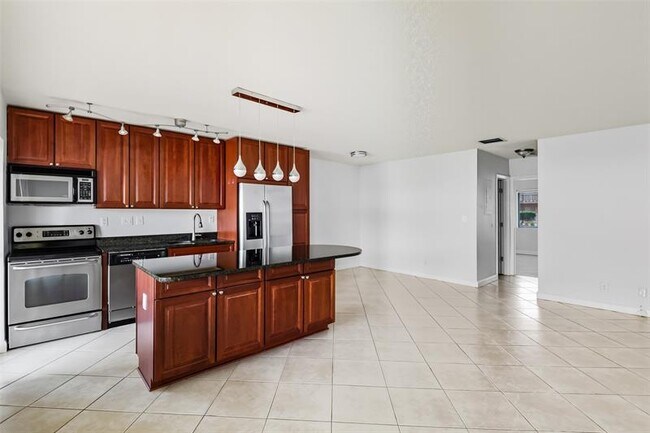 Building Photo - 2881 NE 32nd St