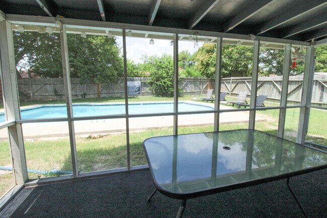 Building Photo - 10535 Breeds Hill Dr