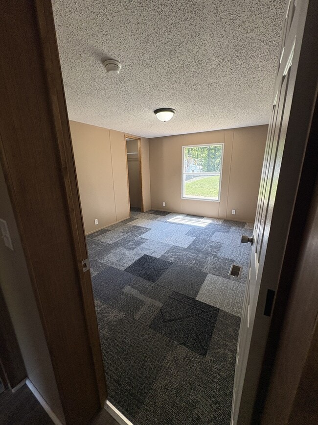 Building Photo - 152 Meadow Ln