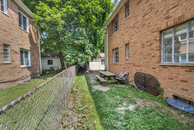 Building Photo - 1787 Tanglewood Dr
