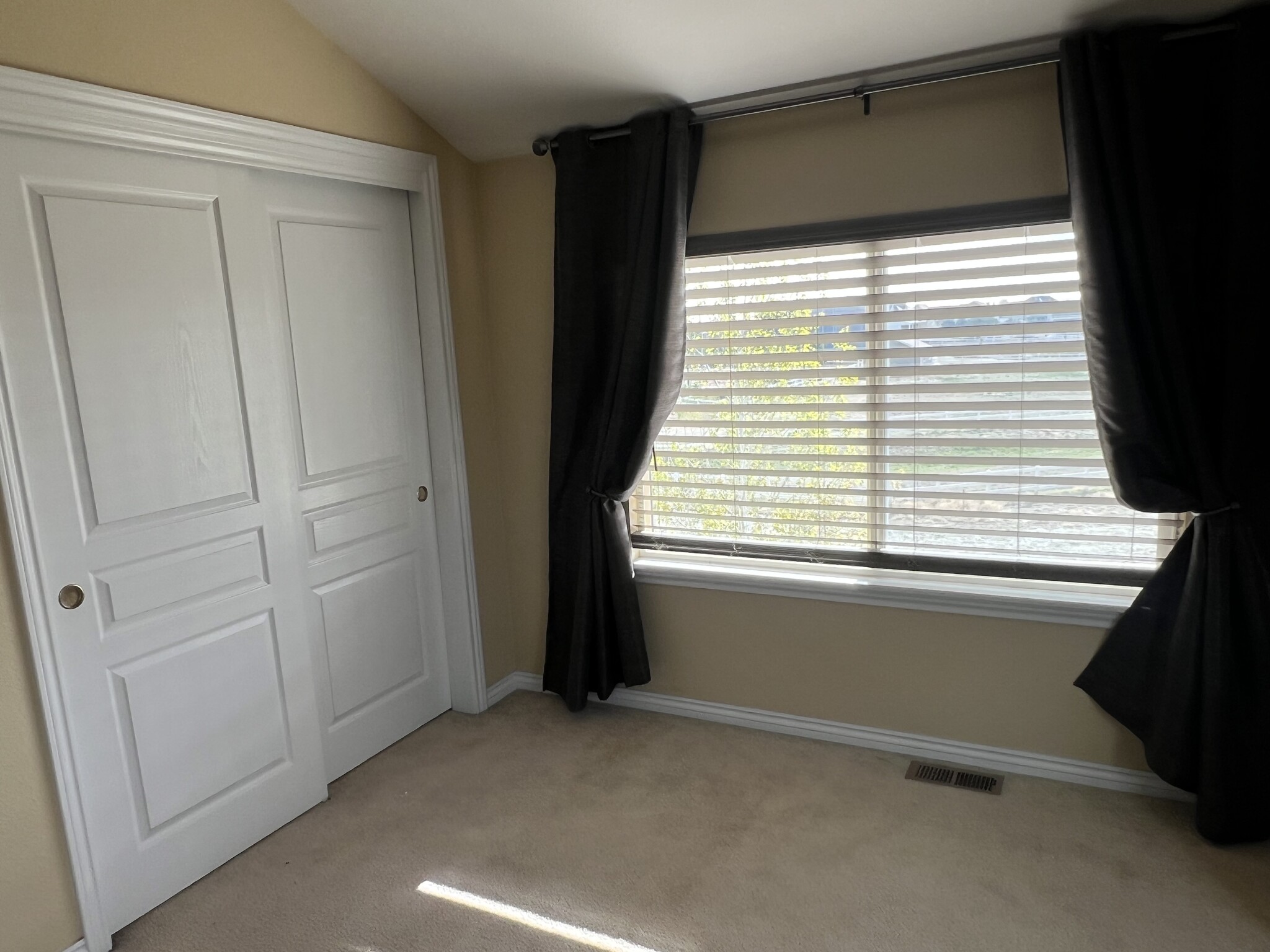 Building Photo - 15074 Lindark St