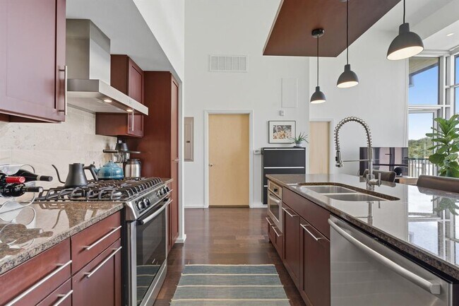 Building Photo - 1600 Barton Springs Rd