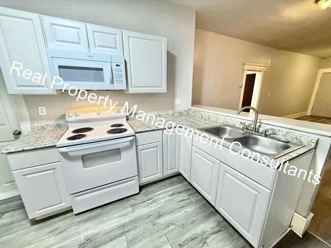 Building Photo - Renovated 2 Bedroom with Deposit Free Living via Obligo