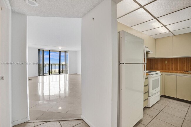 Building Photo - 18151 NE 31st Ct