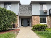 Building Photo - 906 E Old Willow Rd