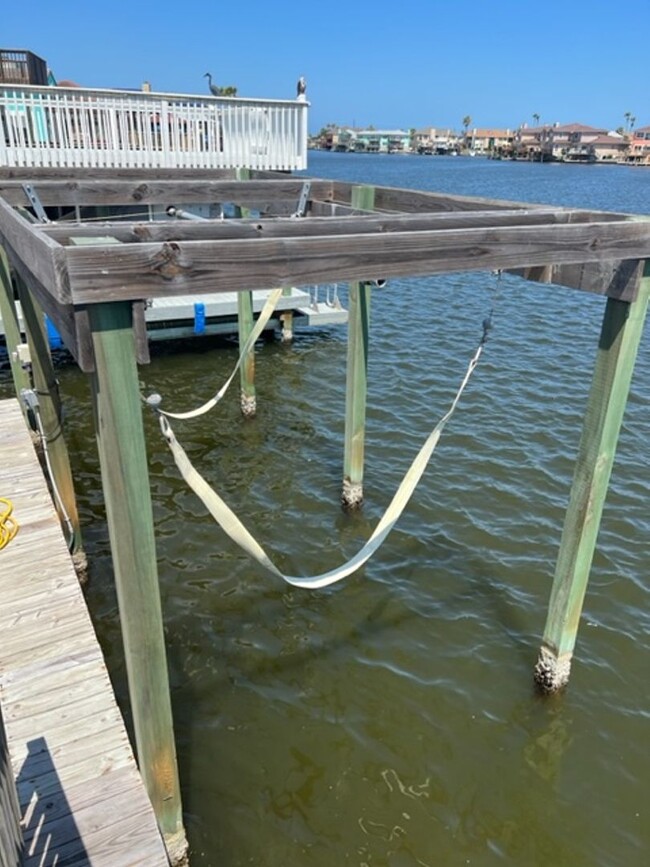 Building Photo - PADRE ISLAND HOME - EXTRA WIDE CANAL!