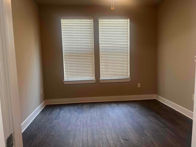 Building Photo - 3900 Vitruvian Way