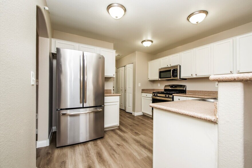 Building Photo - 1411 Dillon Ridge