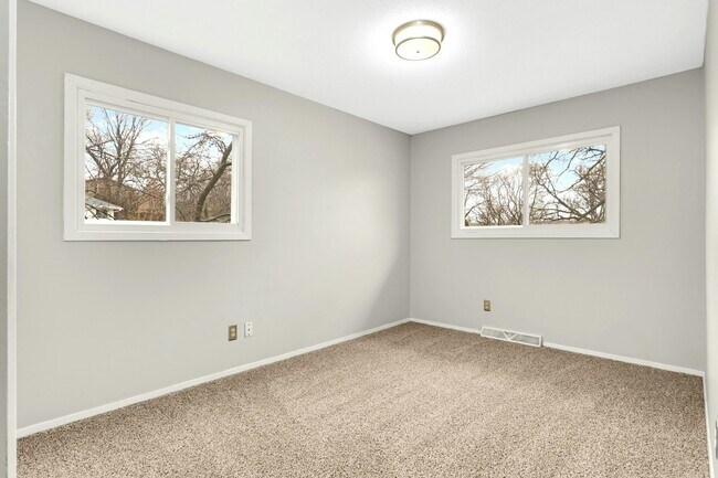 Building Photo - 510 Shadyside Cir