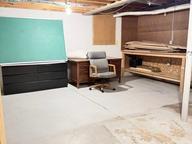 Building Photo - 145 Pine Tree Ln