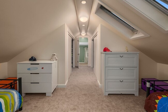 Building Photo - 3bd/2ba Seattle Home