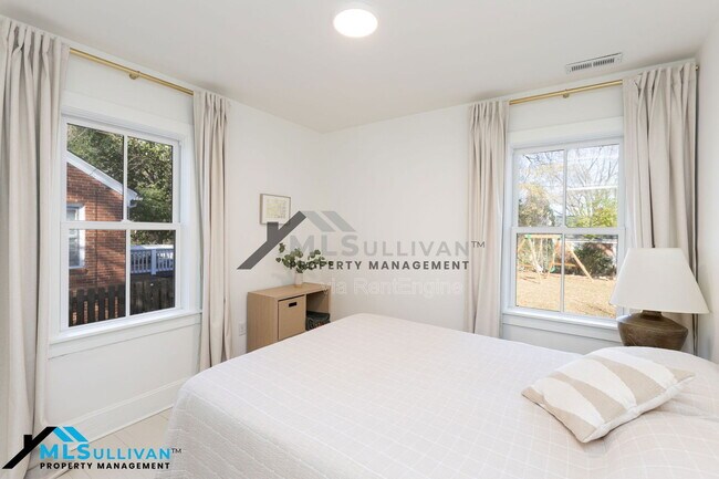 Building Photo - 1803 Hillcrest Dr