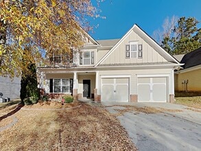 Building Photo - 2400 Village Green Dr