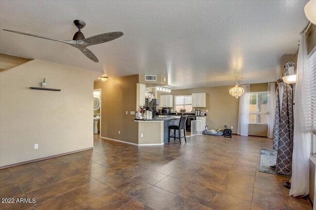 Building Photo - 14878 W Bloomfield Rd