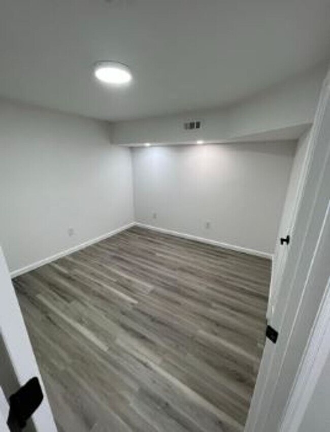 Building Photo - 1722 Foxborough Cir