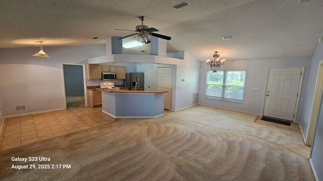 Building Photo - Beautiful 3/2/2 Pool Home on Oversized Lot...