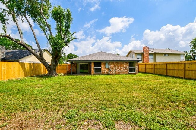 Building Photo - 17022 Quail Park Dr