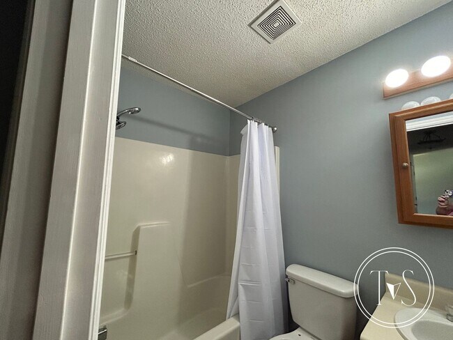 Building Photo - 1012 Farr Ct