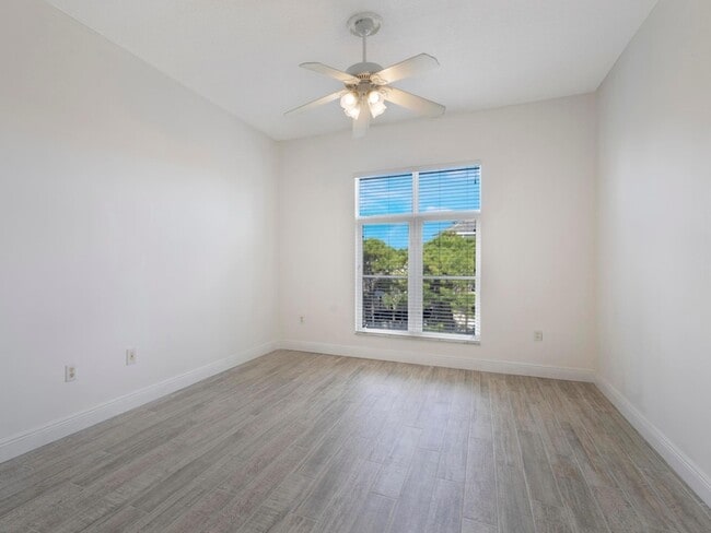 Building Photo - 1155 Main St