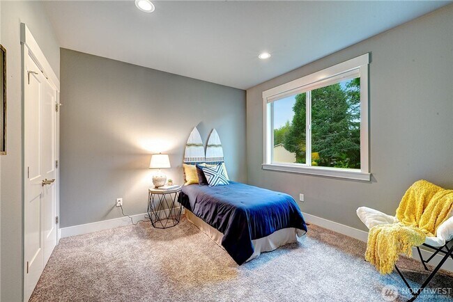 Building Photo - Luxury NW Living: 4 Bedroom Masterpiece with Dual Suites and Private Yard in Desirable Browns Point!