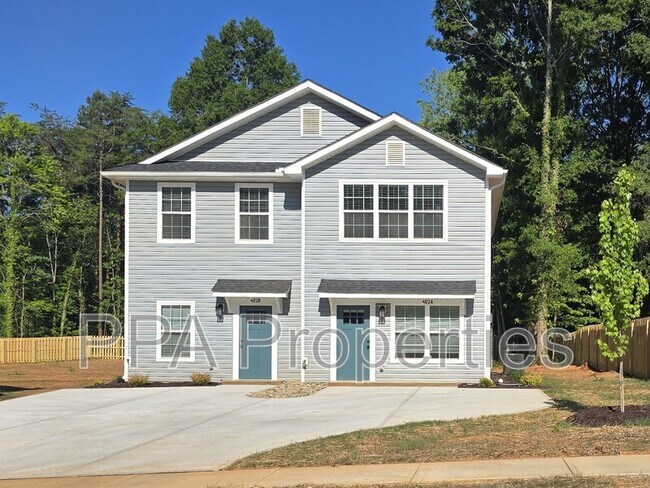 Building Photo - 402 Giles St