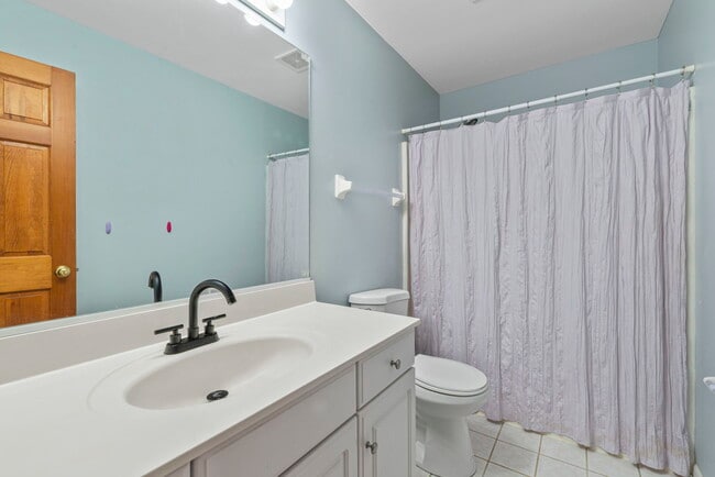 Building Photo - 630 Maple Ct