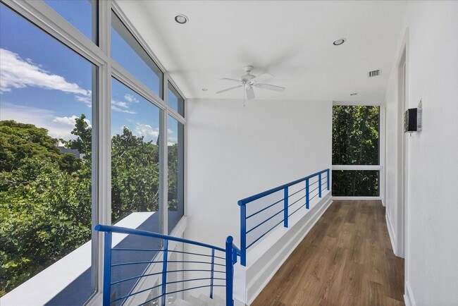Building Photo - Beach Access & Gulf Views From This Incred...