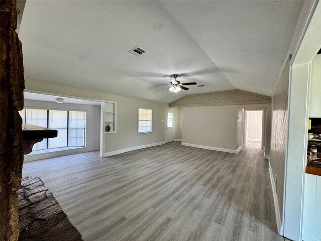 Building Photo - 827 Becker St