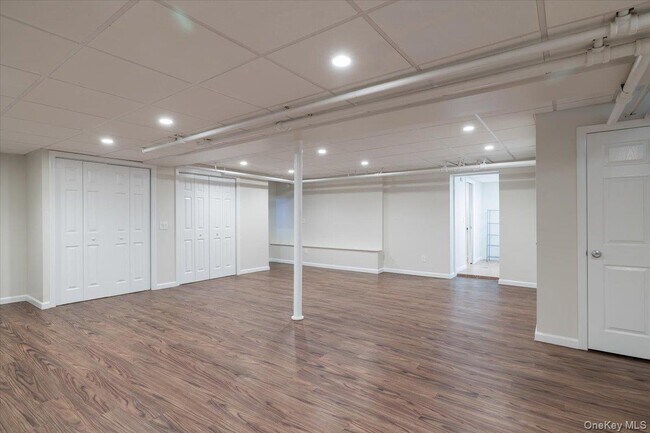 Building Photo - 78 Violet Ave