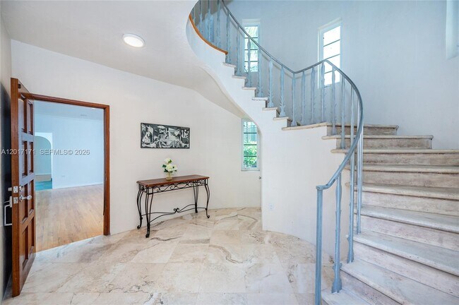 Building Photo - 32 Calabria Ave