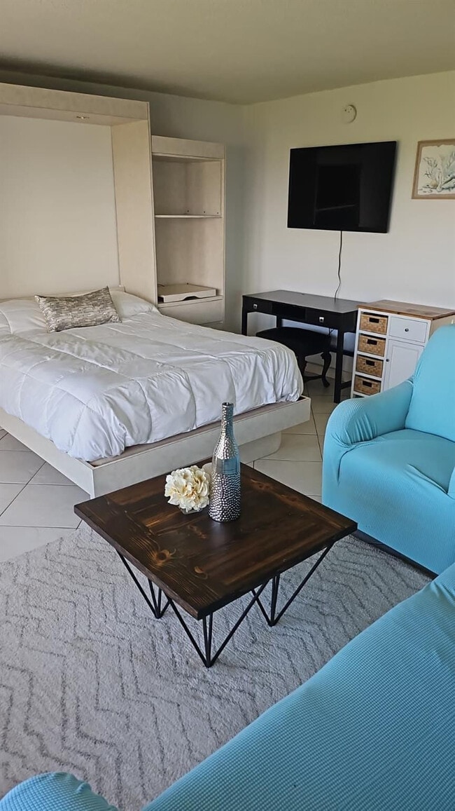 Building Photo - 3000 E Sunrise Blvd