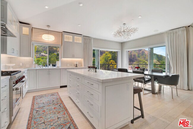 Building Photo - 3859 Rambla Pacifico St