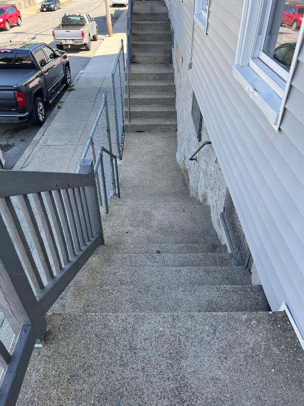 Building Photo - 42 Kilburn St