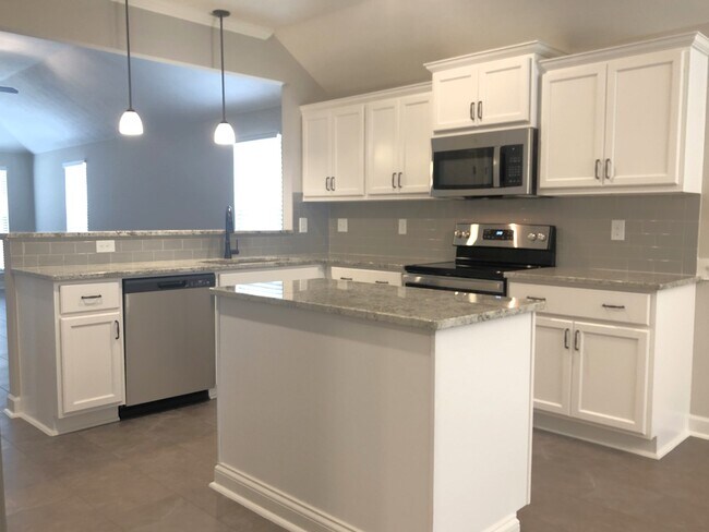 Building Photo - 879 Goodale Dr