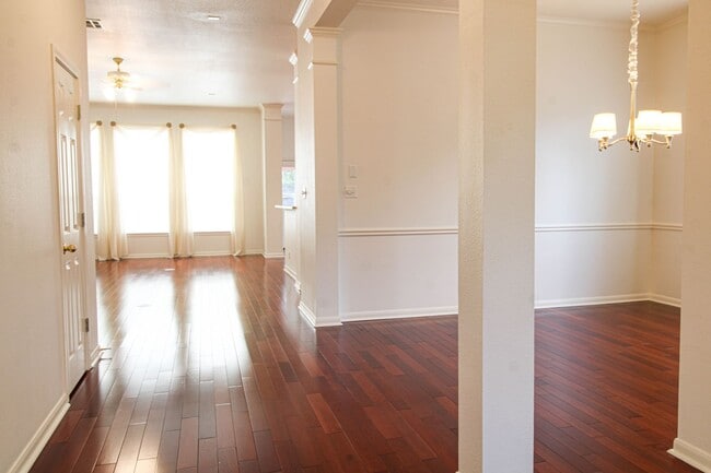 Building Photo - 121 Antler Cir